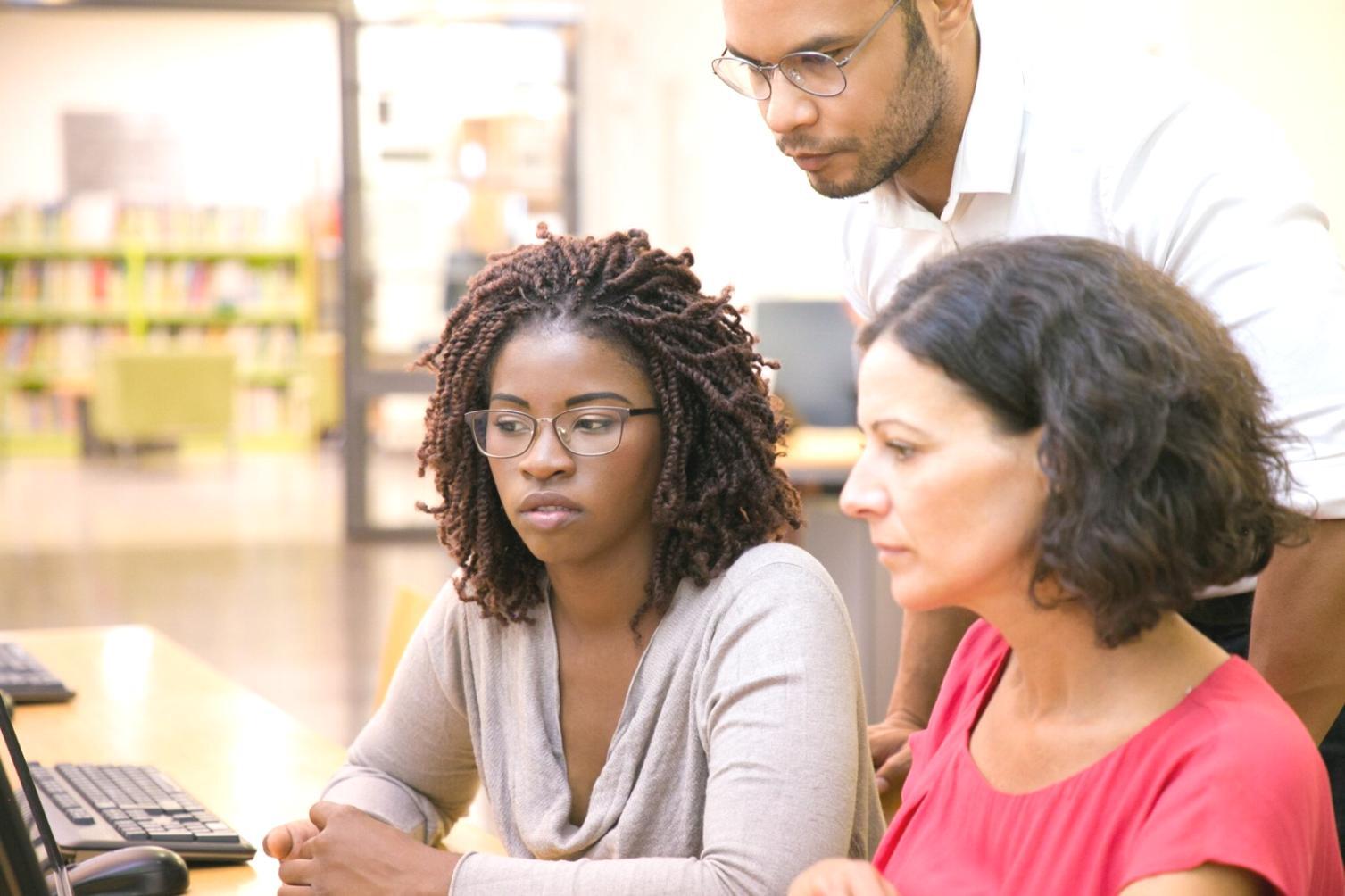 Finans eğitimi sırasında pratik bütçe planlama çalışması